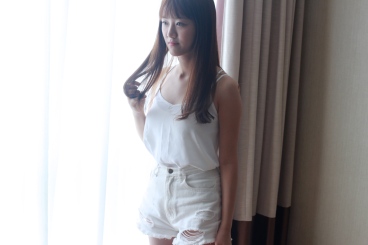 Pure white top and shorts. (@Fashionmimo)